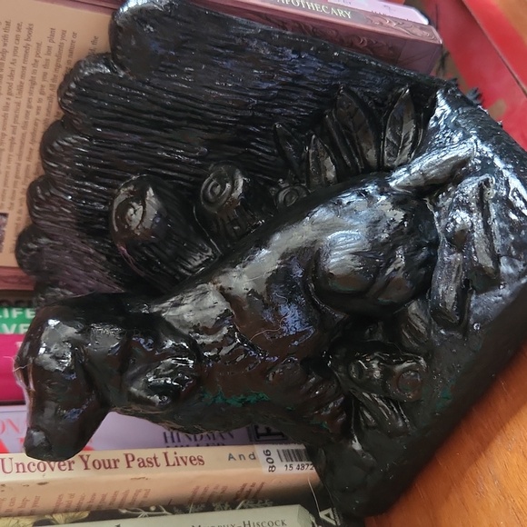 1970s Mold Black Bookends with Dog Design - Picture 4 of 5